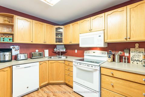 Photo 7 at 45 Hawkins Drive, Ardagh, Barrie