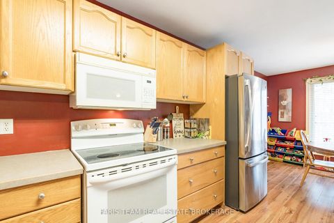 Photo 8 at 45 Hawkins Drive, Ardagh, Barrie