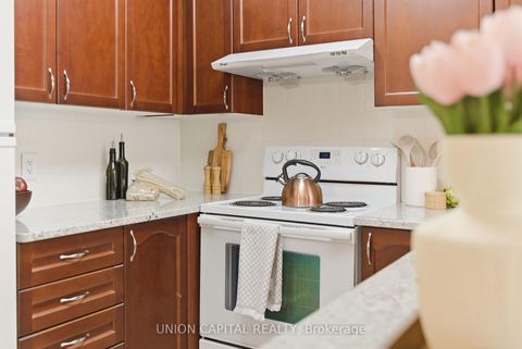 Photo 7 at 211 - 35 Hollywood Avenue, Willowdale East, Toronto