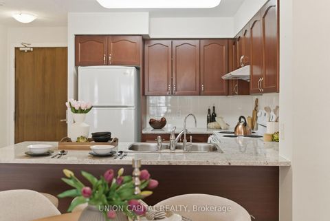 Photo 8 at 211 - 35 Hollywood Avenue, Willowdale East, Toronto