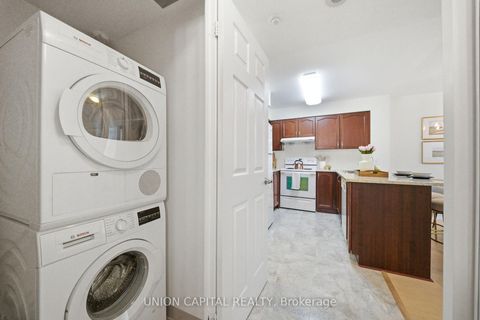 Photo 12 at 211 - 35 Hollywood Avenue, Willowdale East, Toronto