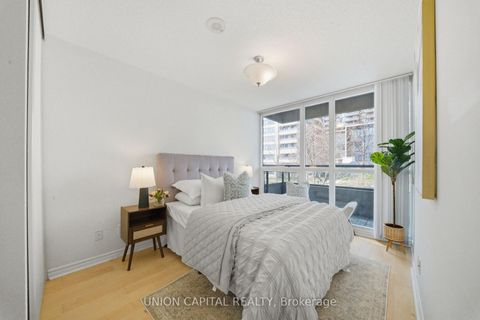 Photo 14 at 211 - 35 Hollywood Avenue, Willowdale East, Toronto