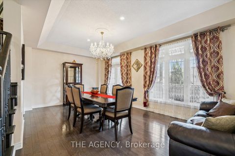 Photo 4 at 32 Timna Crescent, Patterson, Vaughan