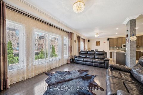 Photo 8 at 32 Timna Crescent, Patterson, Vaughan