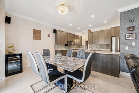Photo 11 at 32 Timna Crescent, Patterson, Vaughan