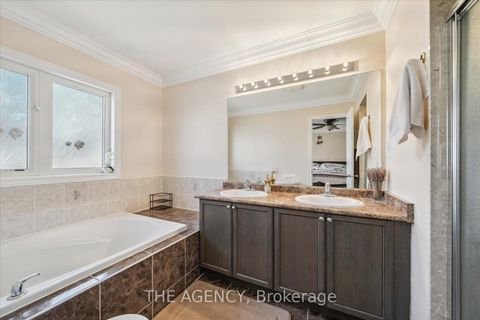 Photo 16 at 32 Timna Crescent, Patterson, Vaughan