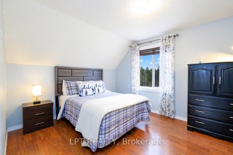 Photo 13 at 11 Hardwood Drive, Sutton & Jackson's Point, Georgina