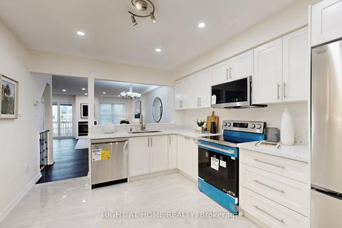 Photo 10 at 63 - 18 Brandy Lane Way N, Central Newmarket, Newmarket