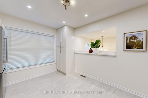 Photo 11 at 63 - 18 Brandy Lane Way N, Central Newmarket, Newmarket