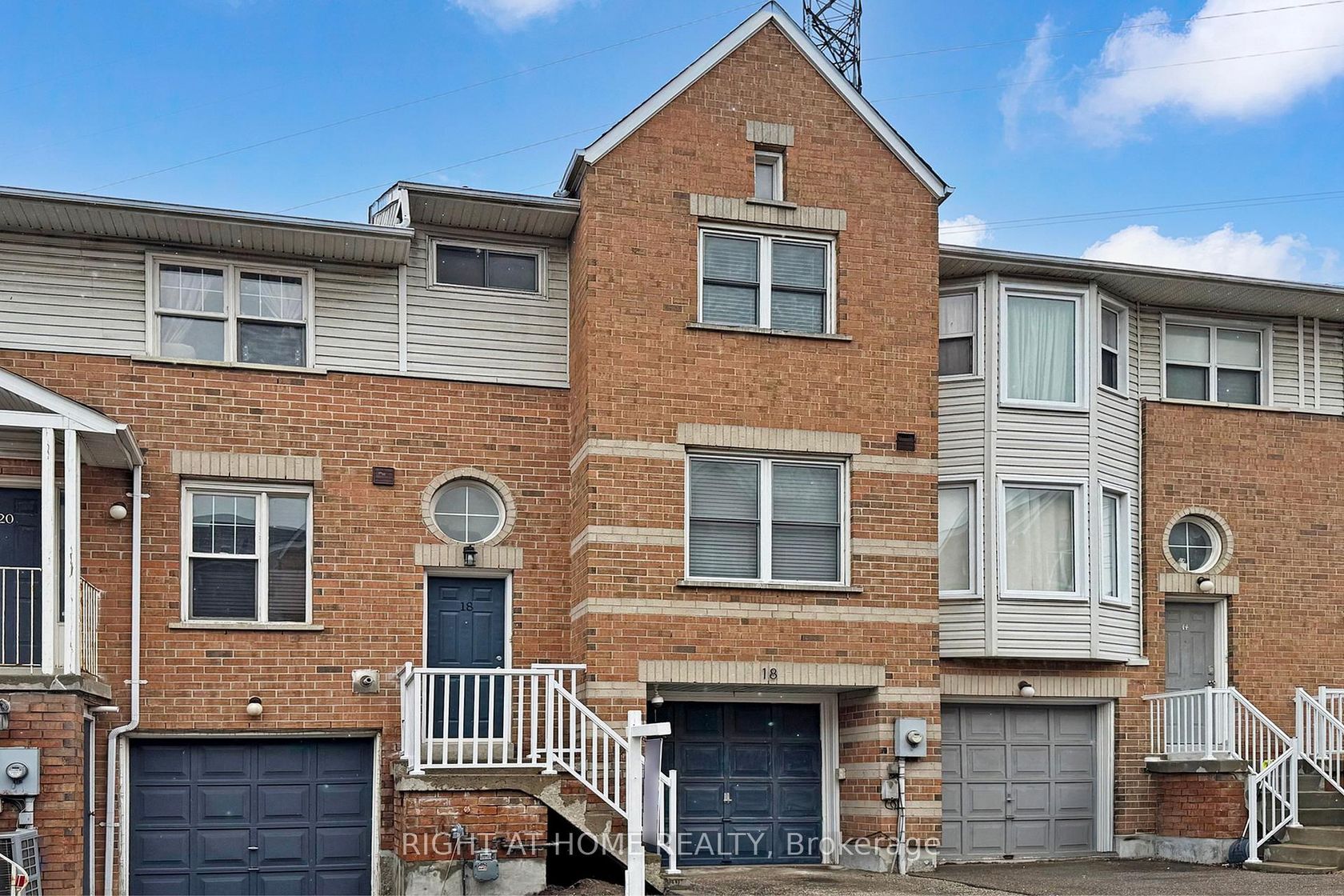 63 - 18 Brandy Lane Way N, Central Newmarket, Newmarket photo number 2