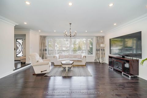 Photo 10 at 31 Bearwood Drive, Humber Valley, Toronto