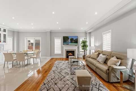 Photo 7 at 2 Daniel Bram Drive, Patterson, Vaughan