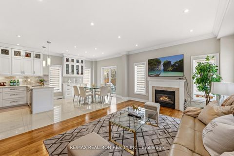 Photo 10 at 2 Daniel Bram Drive, Patterson, Vaughan