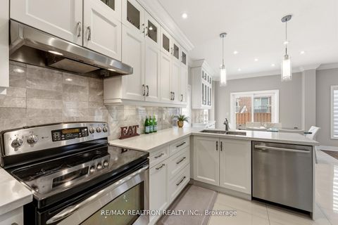 Photo 14 at 2 Daniel Bram Drive, Patterson, Vaughan