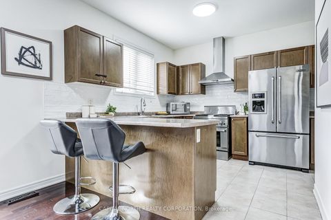 Photo 9 at 31 Weekes Avenue, Oak Ridges, Richmond Hill