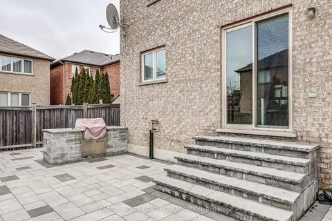 Photo 44 at 31 Weekes Avenue, Oak Ridges, Richmond Hill