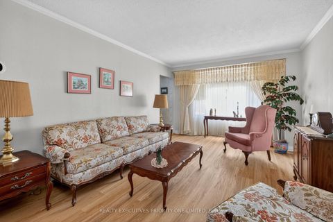 Photo 8 at 346 Darlington Crescent, London, Newmarket