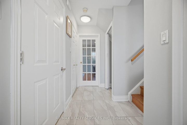 Photo 5 at 68 Elgin Drive, Brampton South, Brampton