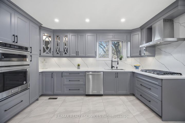 Photo 14 at 68 Elgin Drive, Brampton South, Brampton