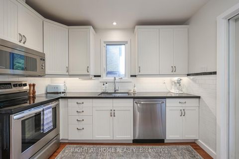 Photo 14 at 568 Hillsdale Avenue E, Mount Pleasant East, Toronto