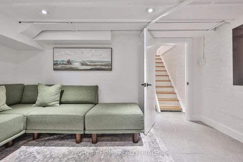 Photo 22 at 568 Hillsdale Avenue E, Mount Pleasant East, Toronto