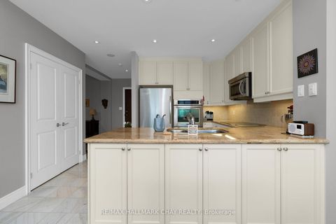 Photo 6 at PH08 - 33 Ellen Street, City Centre, Barrie