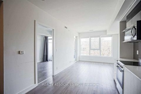 Photo 3 at 307 - 6 Parkwood Avenue, Casa Loma, Toronto