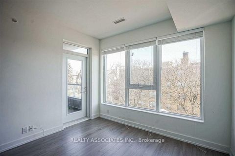 Photo 4 at 307 - 6 Parkwood Avenue, Casa Loma, Toronto