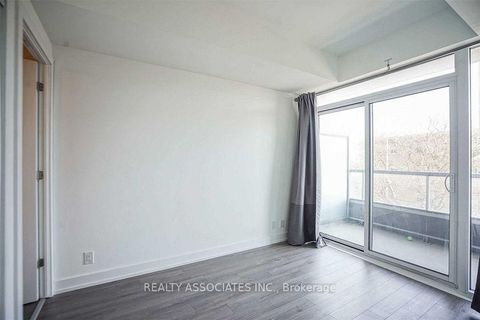 Photo 5 at 307 - 6 Parkwood Avenue, Casa Loma, Toronto