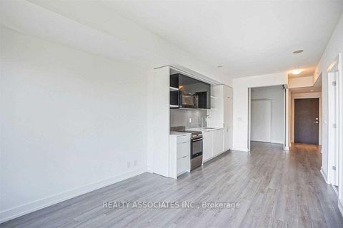 Photo 7 at 307 - 6 Parkwood Avenue, Casa Loma, Toronto