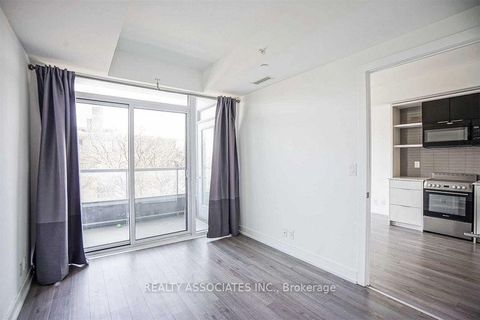 Photo 12 at 307 - 6 Parkwood Avenue, Casa Loma, Toronto