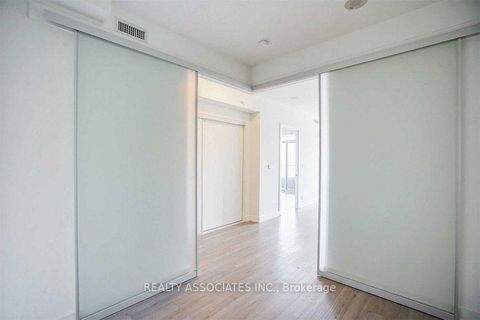 Photo 13 at 307 - 6 Parkwood Avenue, Casa Loma, Toronto