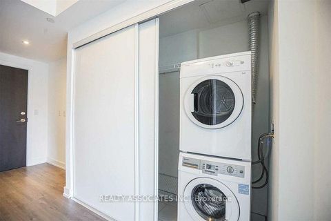 Photo 16 at 307 - 6 Parkwood Avenue, Casa Loma, Toronto