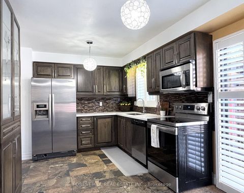 Photo 8 at 26 Laurel Valley Court, Glen Shields, Vaughan