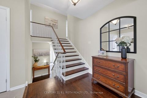 Photo 3 at 12 Tallforest Crescent, Markland Wood, Toronto