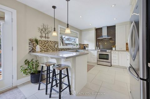 Photo 4 at 12 Tallforest Crescent, Markland Wood, Toronto
