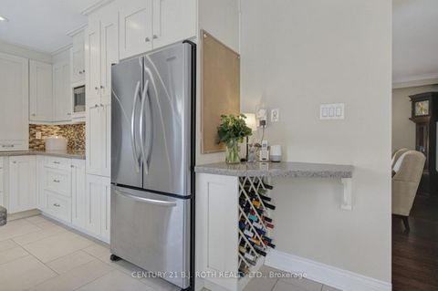 Photo 6 at 12 Tallforest Crescent, Markland Wood, Toronto