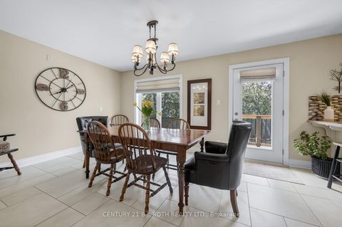 Photo 8 at 12 Tallforest Crescent, Markland Wood, Toronto