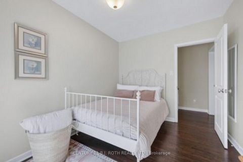 Photo 15 at 12 Tallforest Crescent, Markland Wood, Toronto