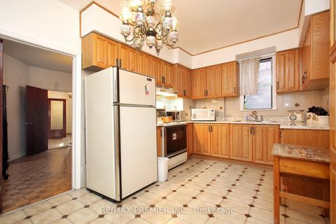 Photo 7 at 172 Lauder Avenue, Oakwood Village, Toronto