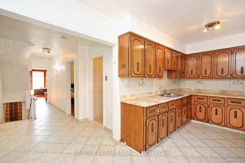 Photo 11 at 172 Lauder Avenue, Oakwood Village, Toronto