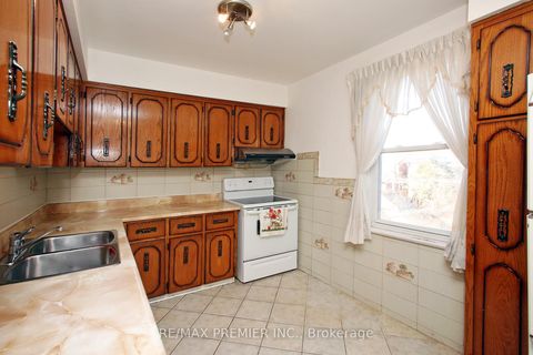 Photo 12 at 172 Lauder Avenue, Oakwood Village, Toronto