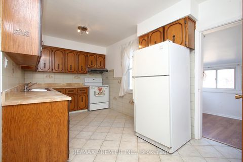 Photo 13 at 172 Lauder Avenue, Oakwood Village, Toronto