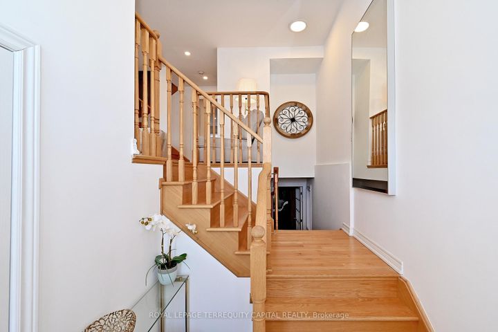 Photo 3 at 77 Benjamin Hood Crescent, Patterson, Vaughan