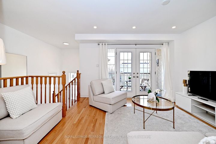 Photo 4 at 77 Benjamin Hood Crescent, Patterson, Vaughan