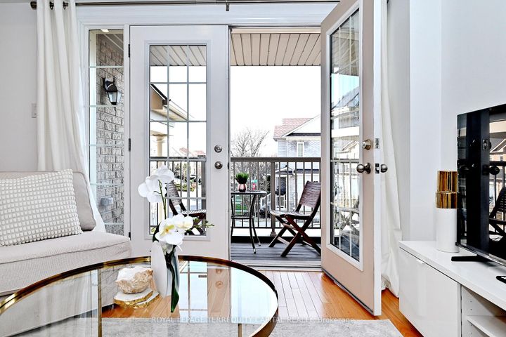 Photo 7 at 77 Benjamin Hood Crescent, Patterson, Vaughan