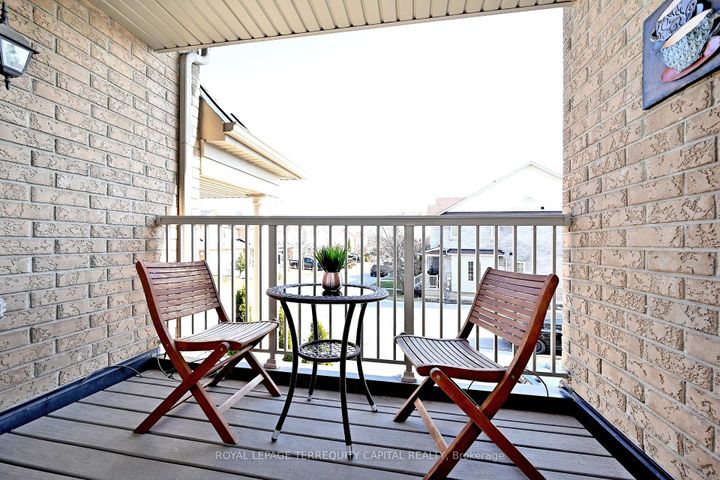 Photo 8 at 77 Benjamin Hood Crescent, Patterson, Vaughan