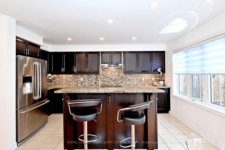 Photo 12 at 77 Benjamin Hood Crescent, Patterson, Vaughan
