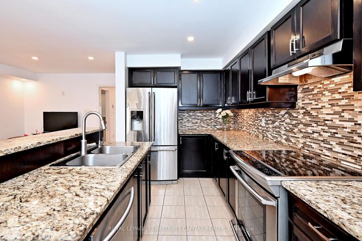 Photo 13 at 77 Benjamin Hood Crescent, Patterson, Vaughan