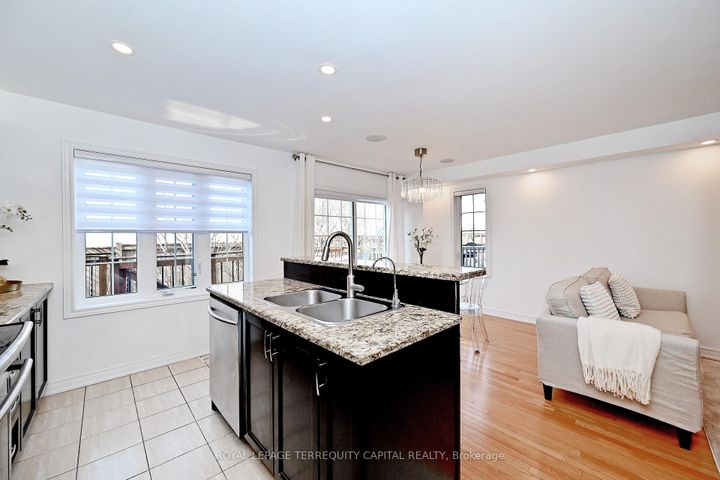 Photo 14 at 77 Benjamin Hood Crescent, Patterson, Vaughan